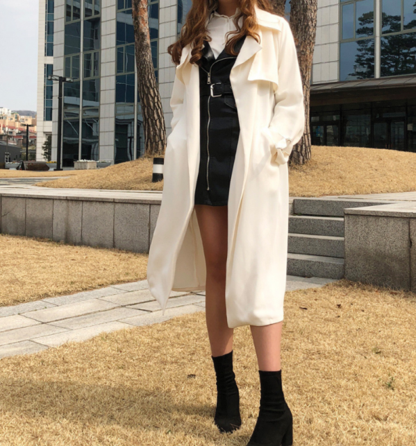 背带连衣裙搭配什么外套 背带连衣裙怎么搭配外套