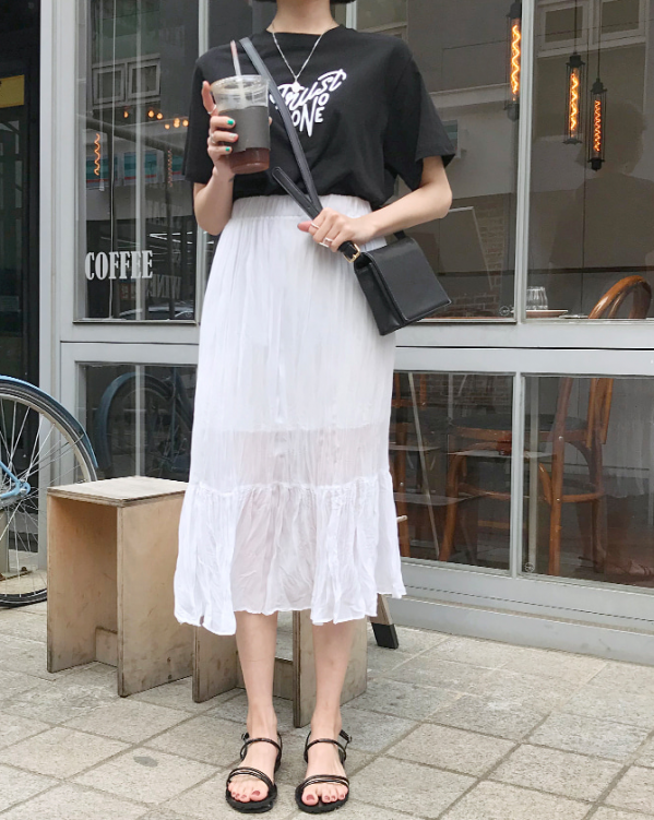 白色百褶裙配什么上衣 白色百褶裙怎么搭配
