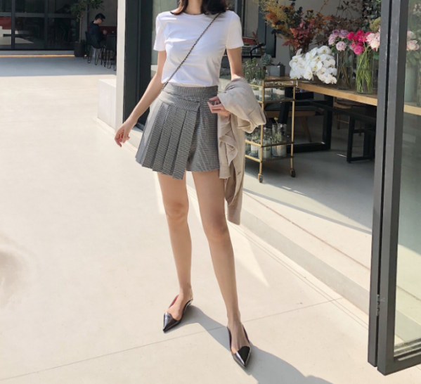 百褶短裙搭配什么鞋子 超短百褶裙怎么搭鞋子