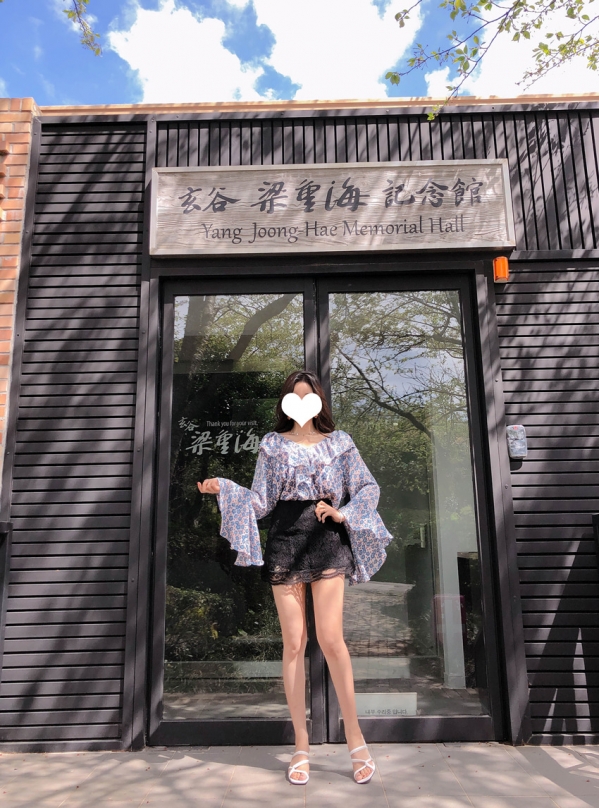 蕾丝半身裙配什么上衣好看 半身蕾丝裙配什么上衣
