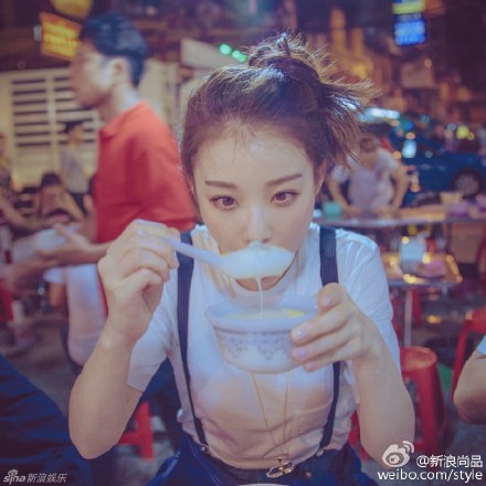 夏天t恤怎样搭配 夏季t恤搭配图片