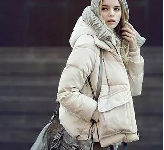 如何挑选羽绒服   羽绒服讲究质量挑选时要细心点