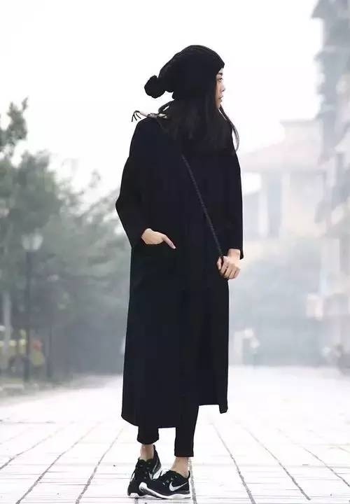 大衣与运动鞋搭配图片 大衣运动鞋这样搭好看极了