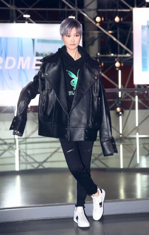 春季卫衣搭配女 2024卫衣流行这样穿好看