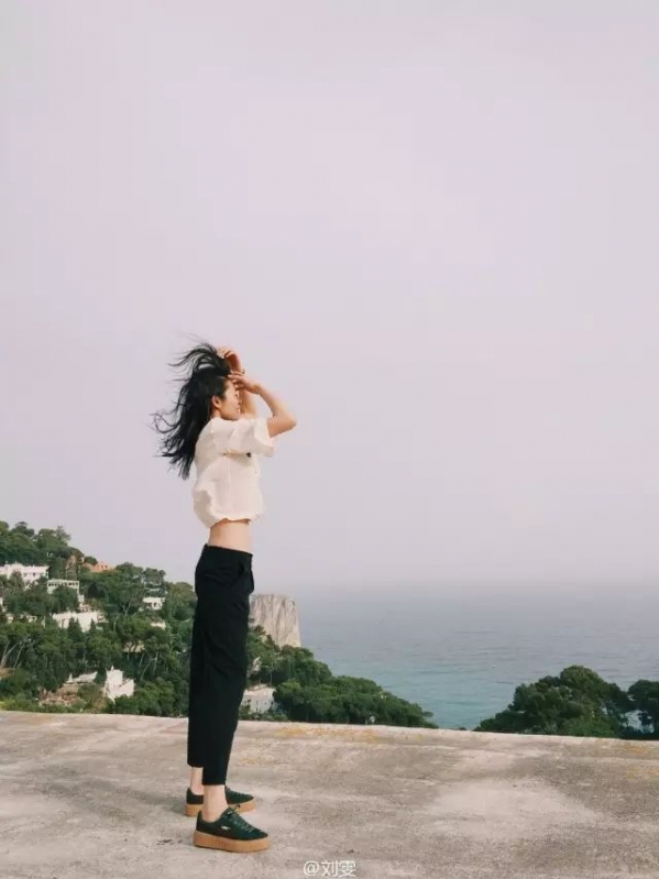烟管裤搭配什么衣服