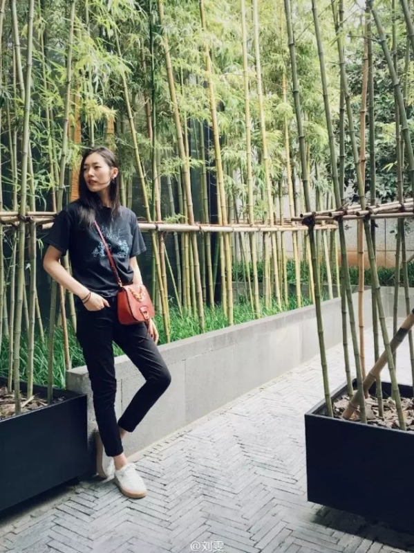 烟管裤搭配什么衣服