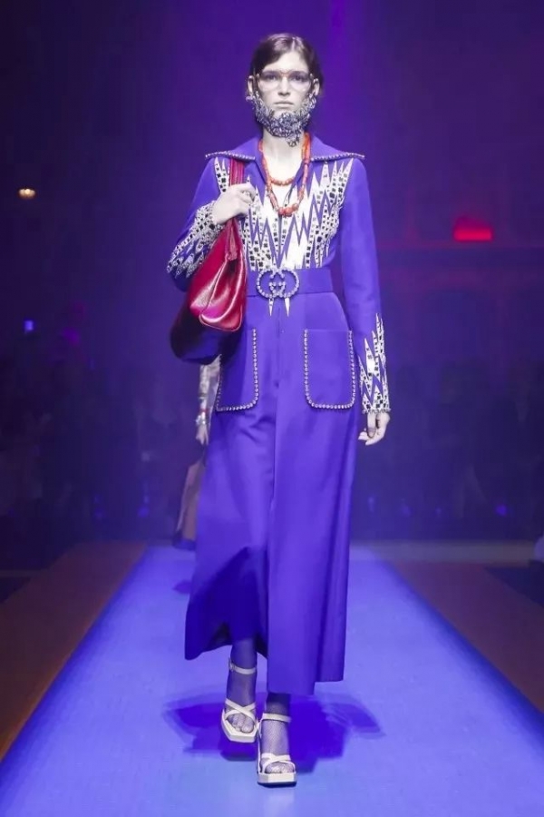 春季紫色服装搭配图片