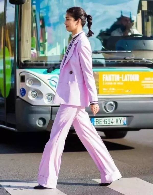 2024流行什么颜色衣服