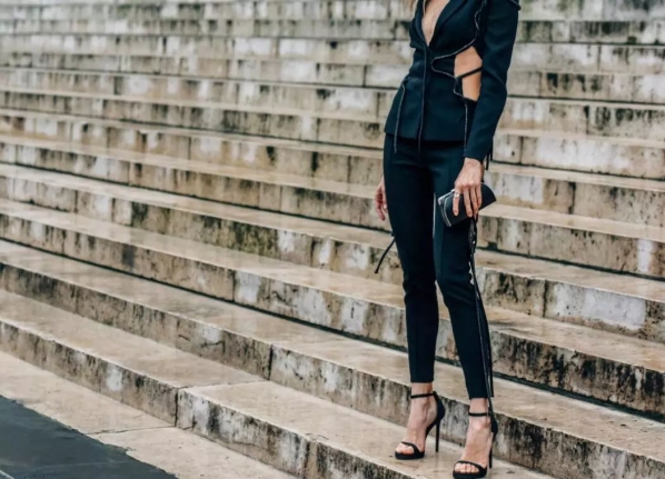 鞋子搭配衣服女生图片