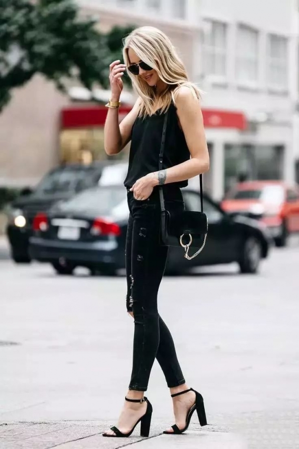 鞋子搭配衣服女生图片