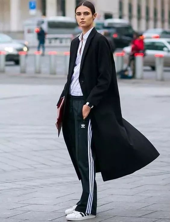 校服裤搭配什么鞋子 侧条纹裤怎么搭配