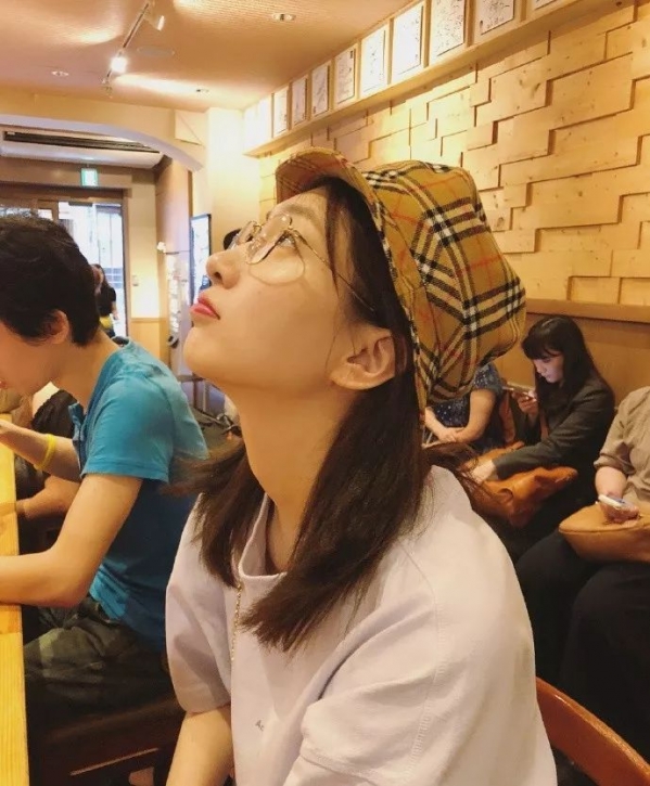 格纹衣服怎么搭配图片
