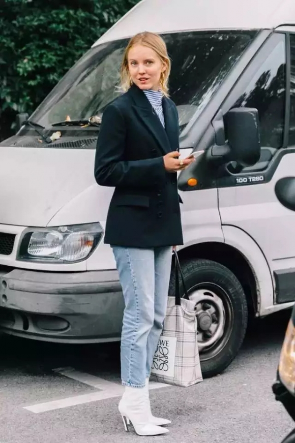 西装牛仔裤搭配女