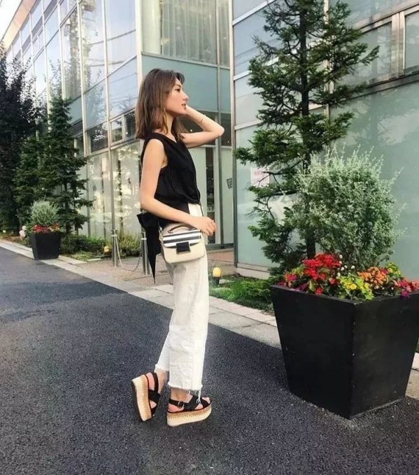 夏季穿搭女显清纯