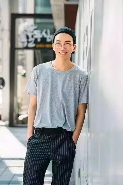休闲西裤配什么上衣男