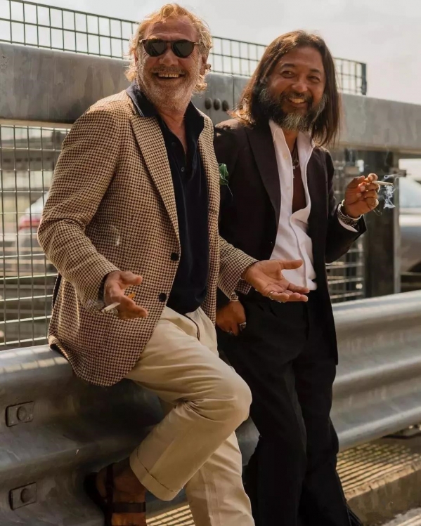 男生头大穿什么衣服 男生头大怎么穿衣服