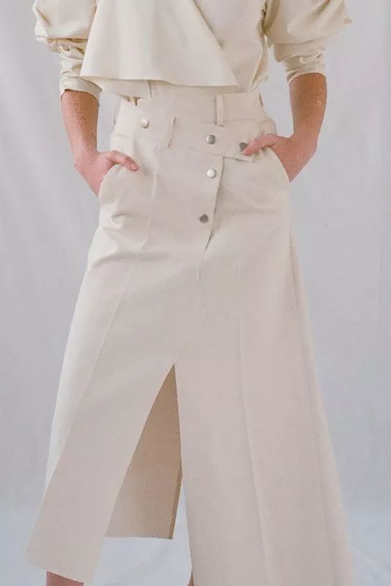 今年流行穿什么颜色的衣服 夏天穿什么颜色的衣服好看
