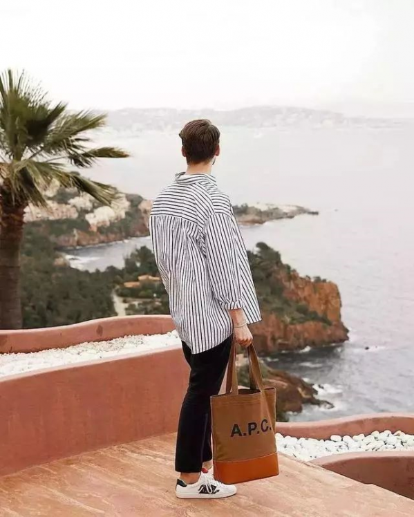 男生夏天怎么穿好看 男生夏天怎么搭配