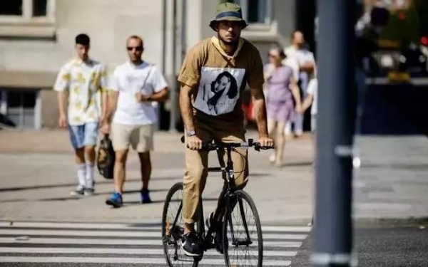 今年男生流行什么颜色衣服 男生穿什么颜色衣服好看