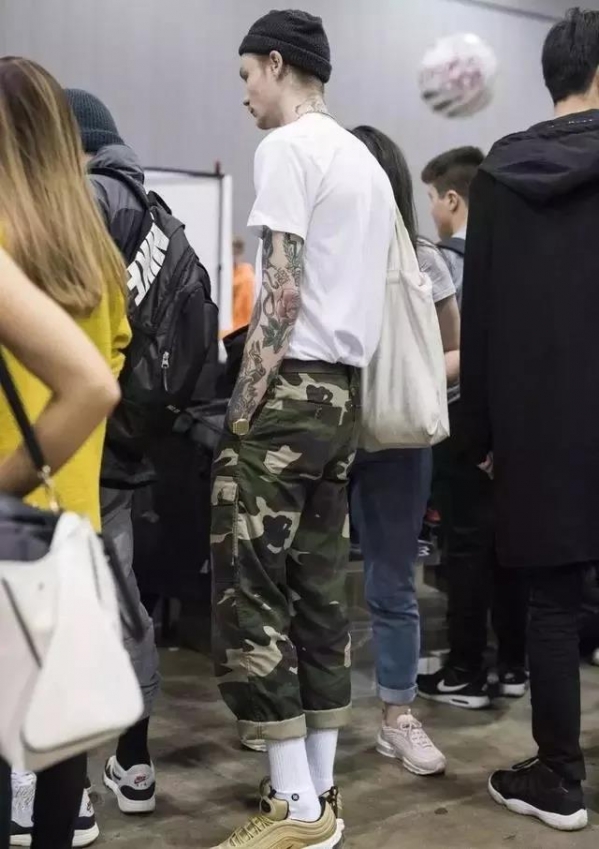今年男生流行什么颜色衣服 男生穿什么颜色衣服好看