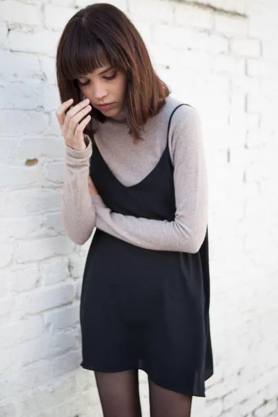 秋天吊带裙搭什么衣服 女生秋天怎么穿衣服
