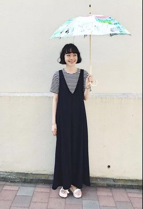 秋天吊带裙搭什么衣服 女生秋天怎么穿衣服