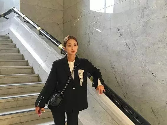 秋天女生西装搭配 国庆旅游穿什么