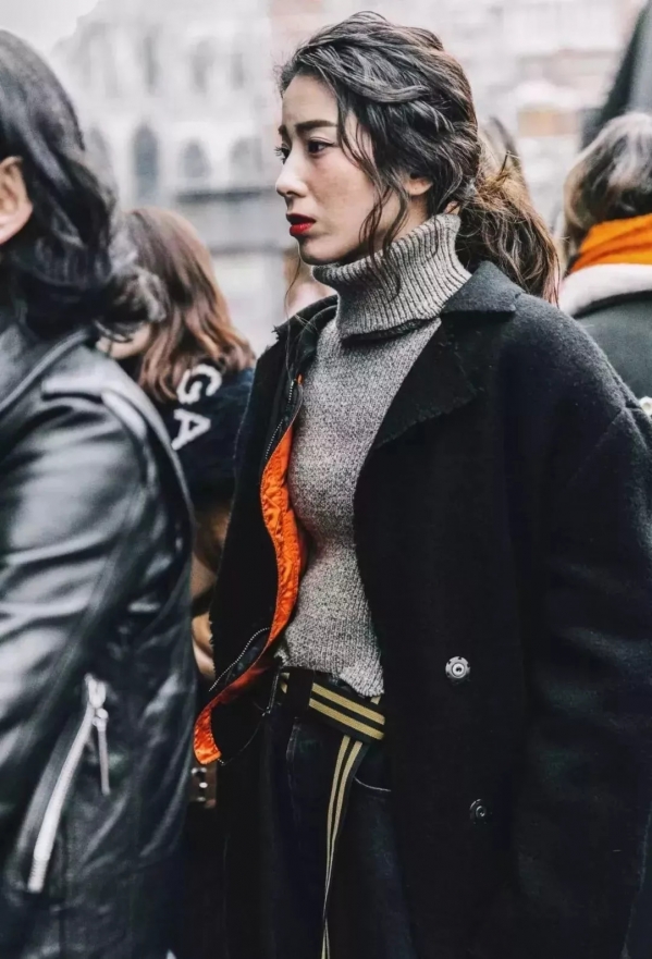 秋天穿什么颜色好看 今年秋天流行什么颜色衣服