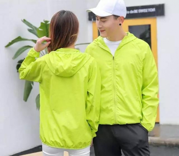 女生防风衣搭配 今年秋天流行穿什么衣服