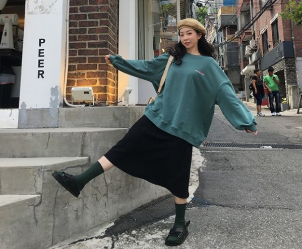 秋天卫衣和半裙怎么搭配 女生秋天怎么穿衣服好看