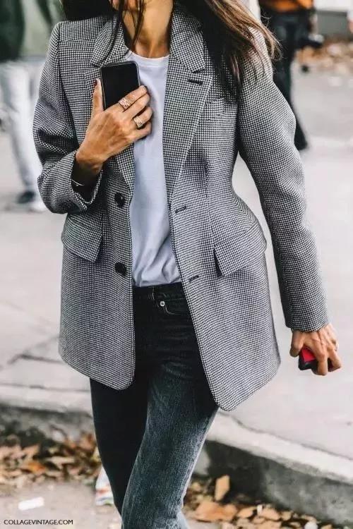 秋天穿什么颜色的衣服 女人穿什么颜色显气质