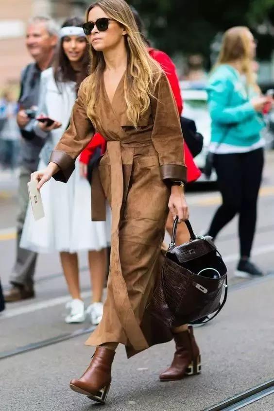 秋天穿什么颜色的衣服 女人穿什么颜色显气质