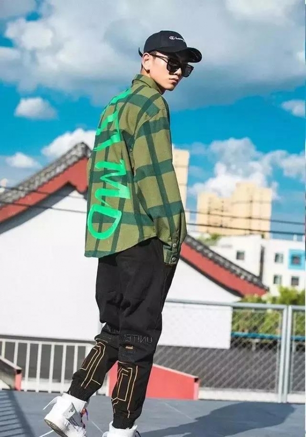 秋季男生衬衣怎么穿好看 秋天男生穿什么衣服好看