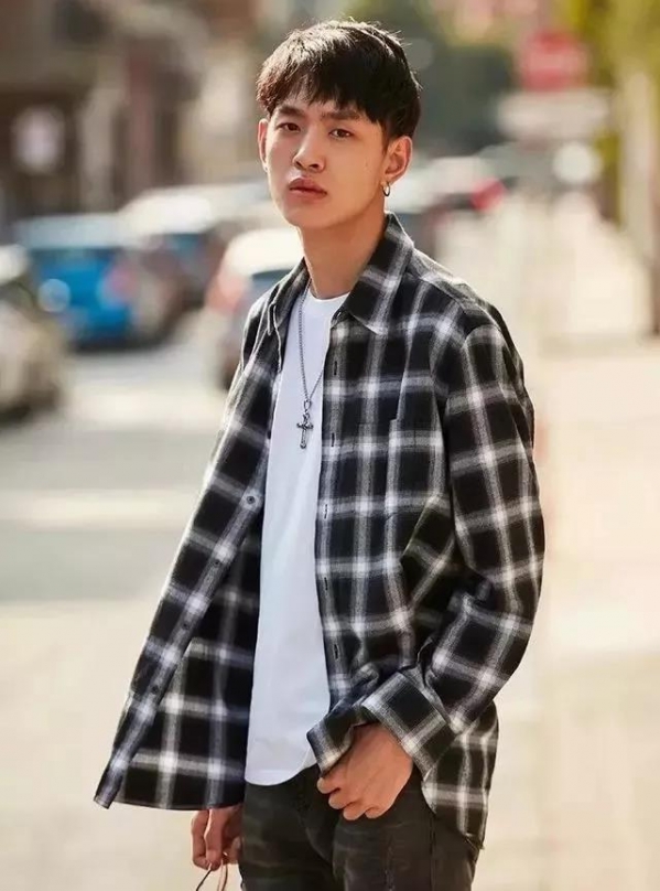 秋季男生衬衣怎么穿好看 秋天男生穿什么衣服好看