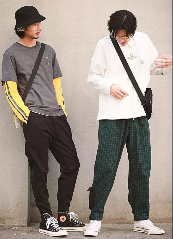 秋冬男生卫衣怎么搭配衣服 秋冬男生穿什么衣服怎么搭配