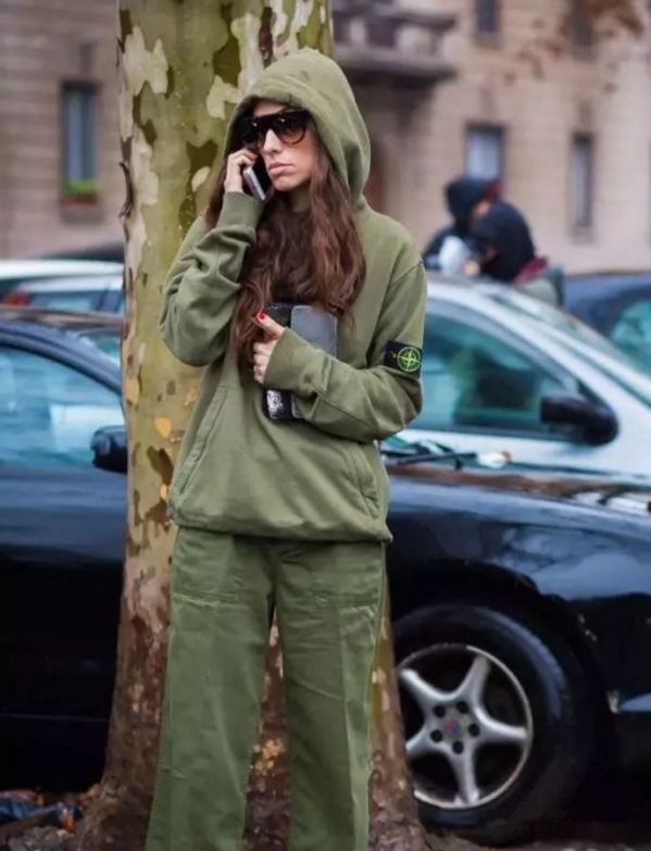 秋冬卫衣怎么穿好看 女生秋冬穿什么衣服搭配图片