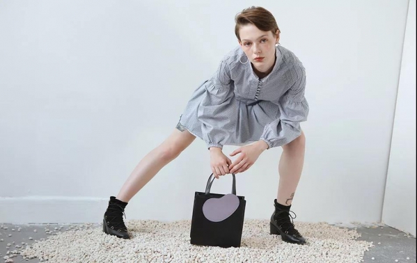 女生靴子怎么搭配好看 秋冬靴子怎么搭配衣服图片
