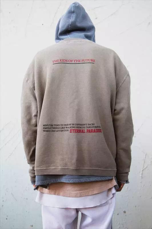 男生秋冬连帽卫衣怎么搭配 男生连帽卫衣搭配外套