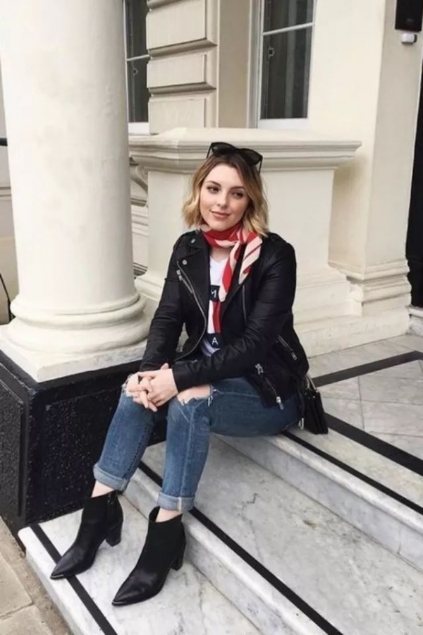 女生秋冬靴子怎么穿好看 女生秋冬靴子搭配衣服图片