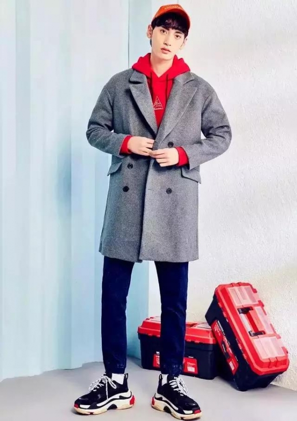 秋冬男生大衣怎么穿好看 秋冬男生大衣怎么搭配衣服好看
