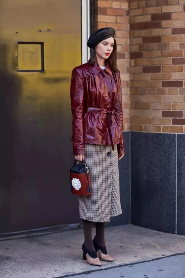 秋冬女生袜子怎么搭配衣服好看 今年秋冬袜子怎么搭配好看