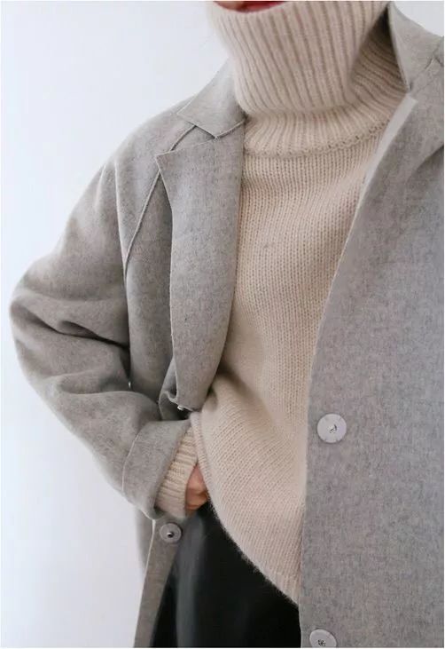 女生大衣和毛衣怎么搭配好看 女生大衣里面穿什么衣服好看