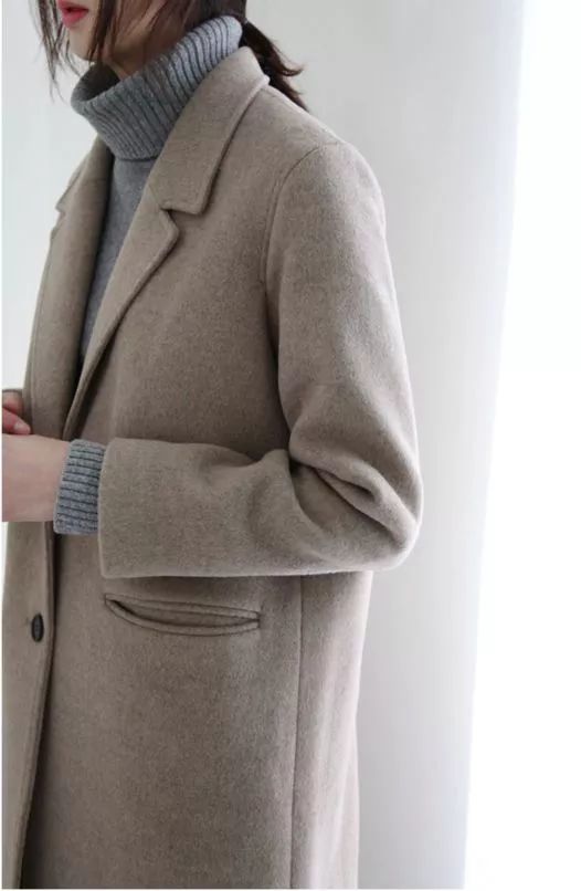 女生大衣和毛衣怎么搭配好看 女生大衣里面穿什么衣服好看