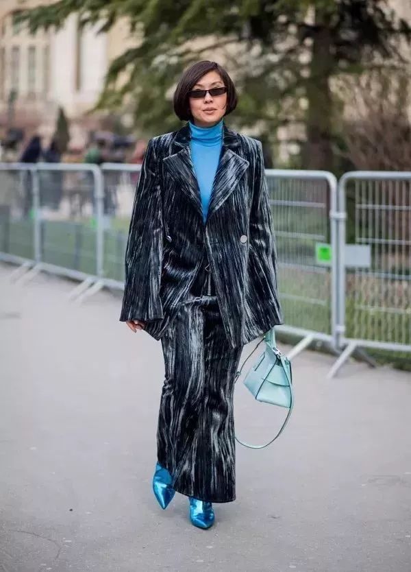 冬天女生丝绒怎么搭配 冬天女生丝绒衣服怎么搭配