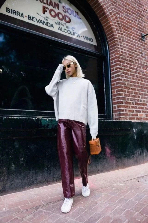 冬天女生皮裤怎么搭配衣服 冬天女生穿什么裤子好看