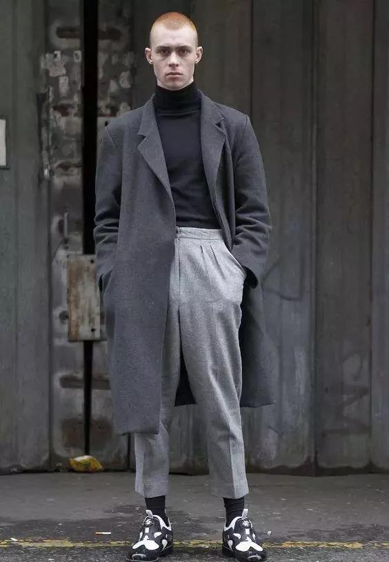 男士大衣和毛衣怎么搭配好看 男士大衣里面穿什么好看