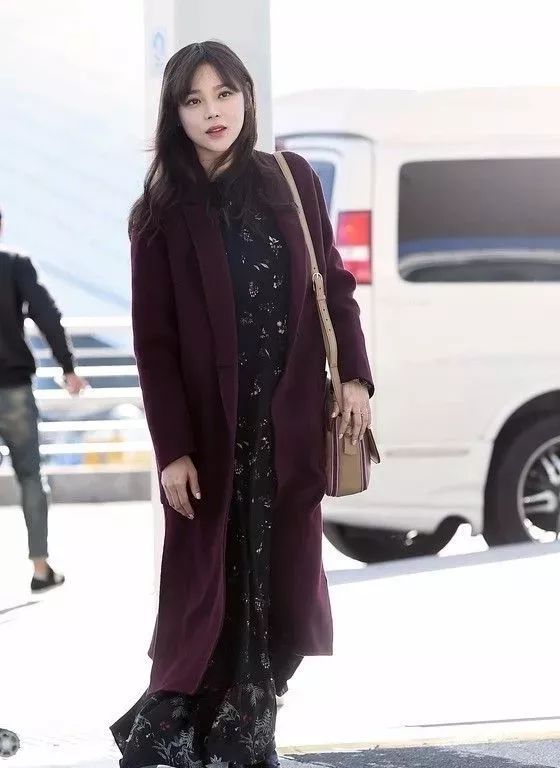 女生大衣里面穿什么好看 大衣里面搭配什么衣服好看