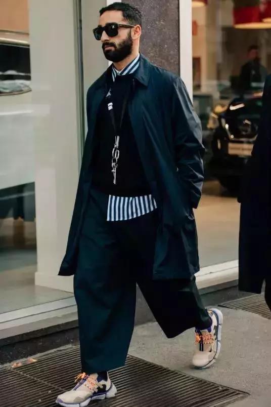 男生冬天黑色衣服怎么搭配 男生冬天黑色好看吗