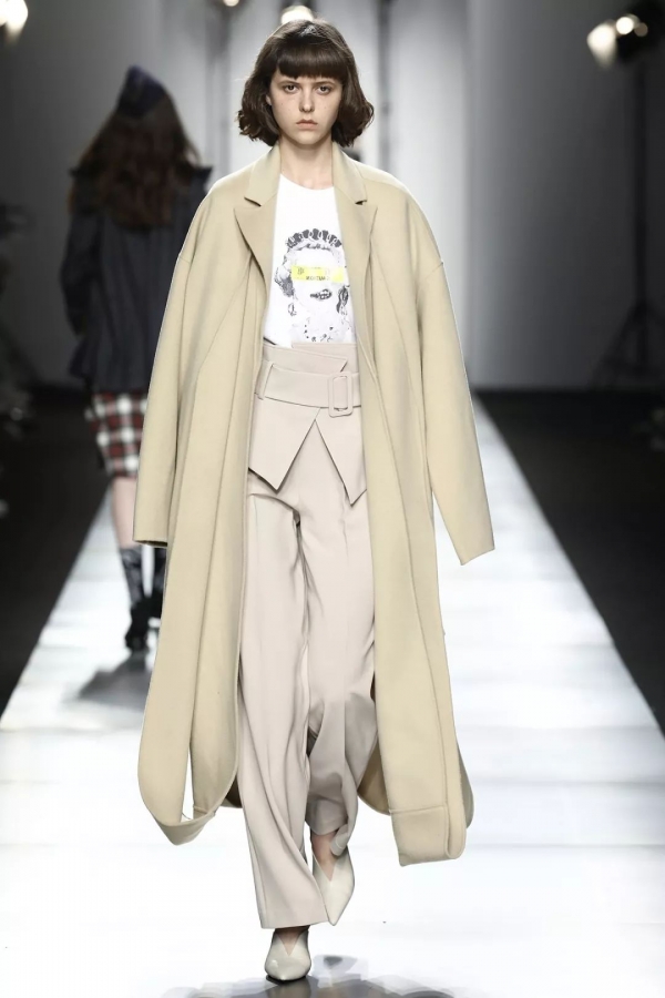 女生冬天白色衣服怎么搭配 冬天白色大衣怎么搭配