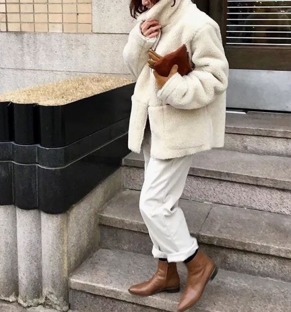 羊羔毛外套怎么挑选 羊羔毛外套里边穿什么